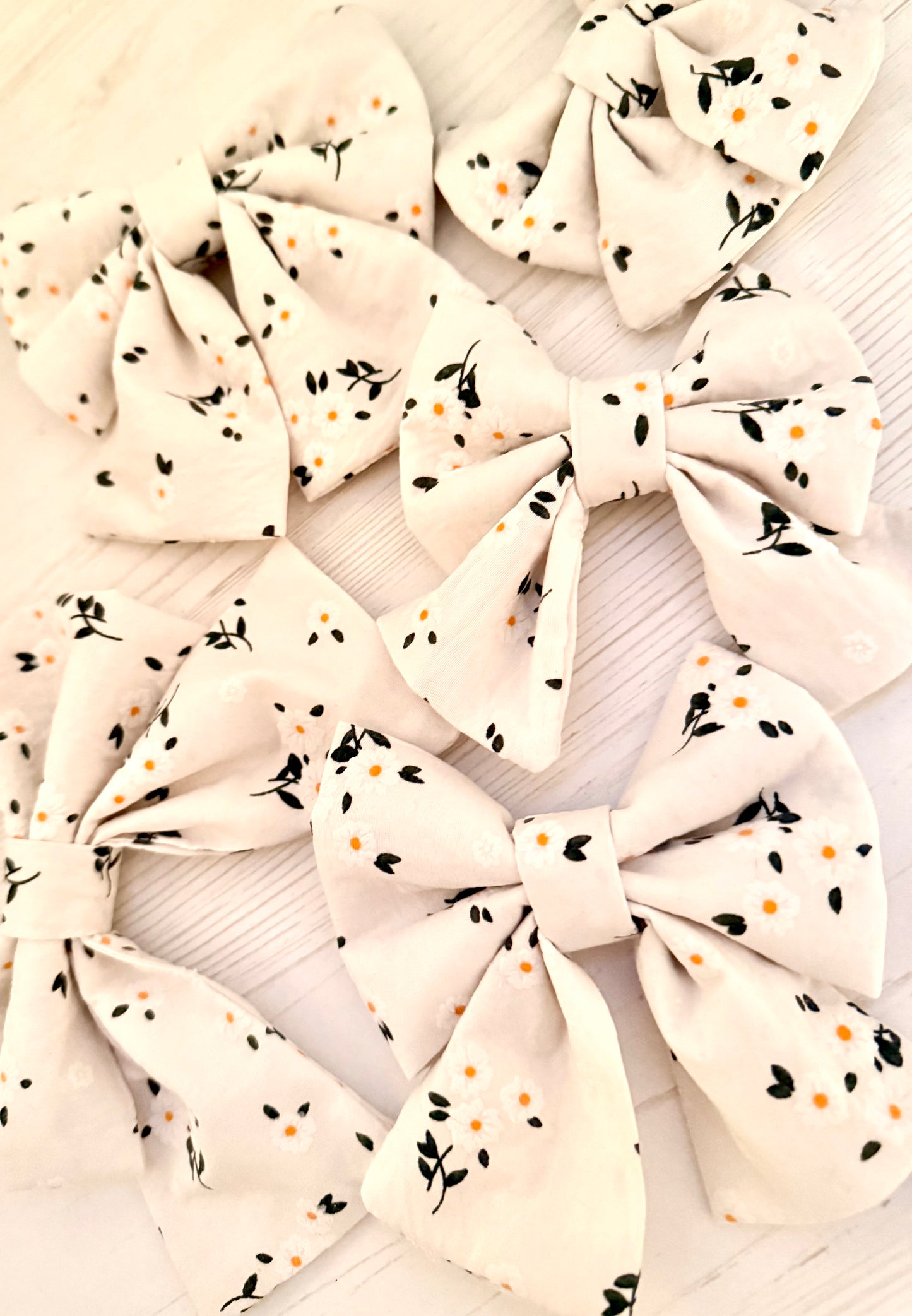 Hund Fliege Matrosenfliege Halsband - beige Blumen